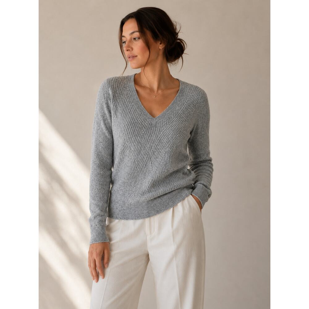 WYTHE NY 100% Cashmere Gray V-Neck Sweater Size XS Luxury Soft Knit